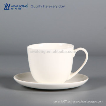 Plain White Diseño único Fine Bone China Tazas de té de cerámica duradera y platillos Set